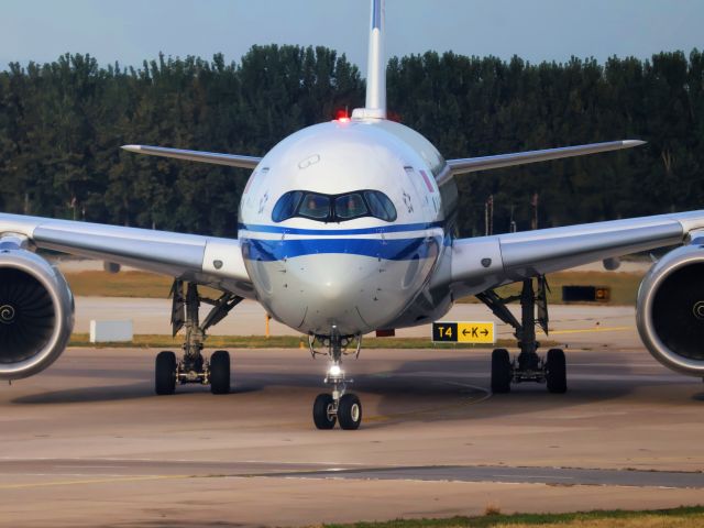 Airbus A350-900 (B-321N)