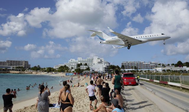 Bombardier Global Express (N620SY) - GREENEAGLES LLC BOMBARDIER INC BD-700-1A10 Global Express 6000 on a very nice approach into St Maarten.