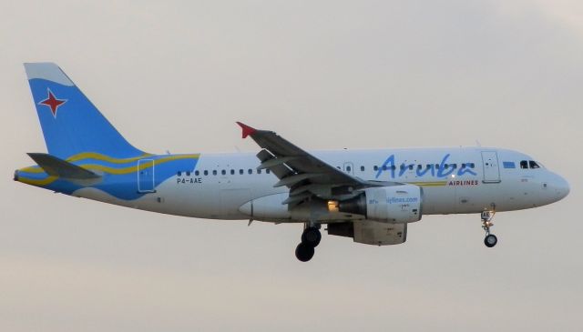 Airbus A319 (P4-AAE)