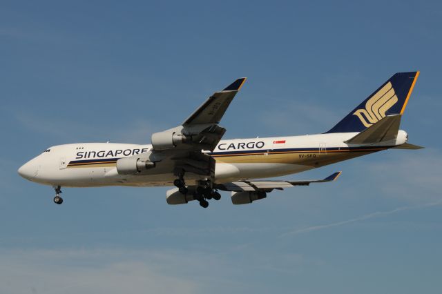 Boeing 747-400 (9V-SFQ) - Landing Runway 28 KORD today, 09-30-13.