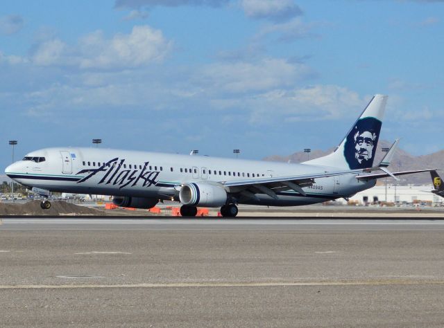 Boeing 737-900 (N409AS)