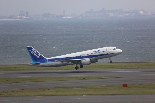 Airbus A320 (JA8385)