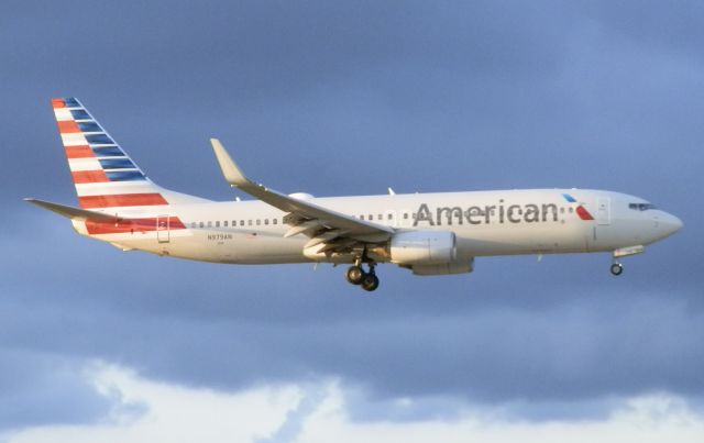 Boeing 737-800 (N979AN)