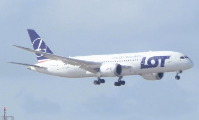 Boeing 787-8 (SP-LRB) - A LOT Polish Airline B787-8"Dreamliner"Arriving from Warsaw,Poland(Frederic Chopin)(WAW)