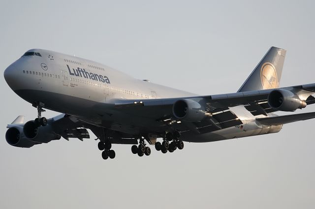 Boeing 747-400 (D-ABVS)