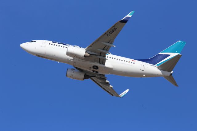 Boeing 737-700 (C-GWBN)