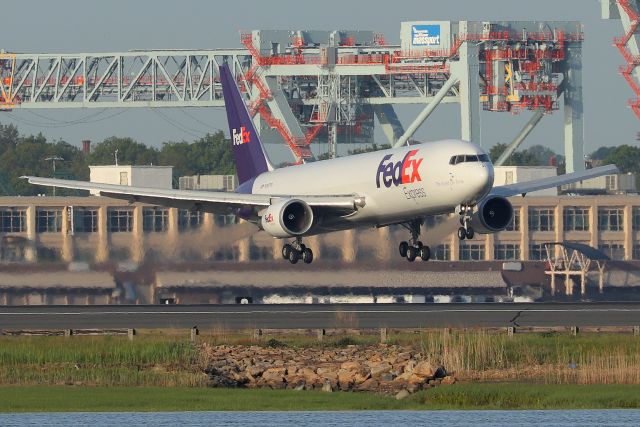 BOEING 767-300 (N297FE) - FDX 1710 arriving from Memphis