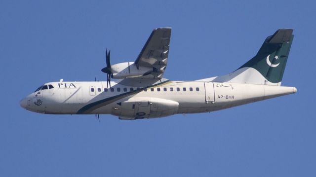 Aerospatiale ATR-42-300 (AP-BHH)