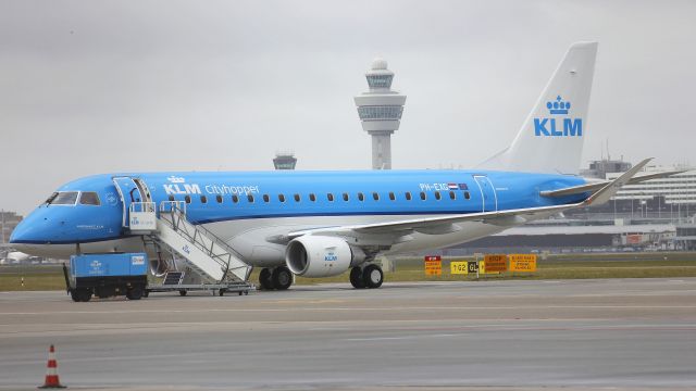 — — - New EMB jet for KLM