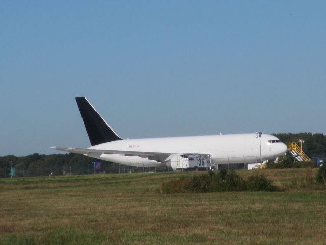 BOEING 767-200 (N881YV)