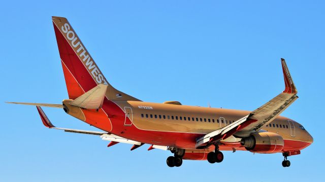 Boeing 737-700 (N792SW) - Landing on 4R Chicago Midway June 2014.