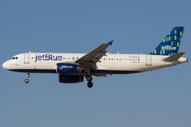 Airbus A320 (N639JB)