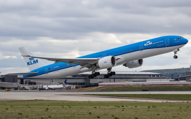 BOEING 777-300ER (PH-BVS)