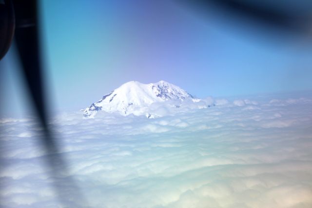 de Havilland Dash 8-400 (N405QX) - Mt Ranier, Wa, approaching KSEA (Black streaks are aircraft prop blades) from KBOI