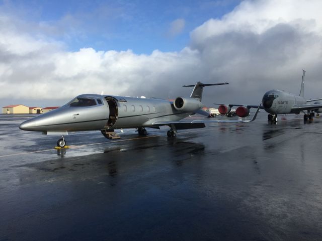 Learjet 60 (N160EM)