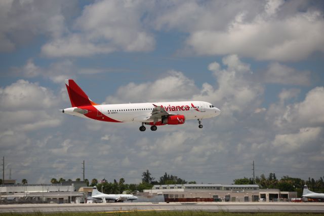 Airbus A321 (N495TA)