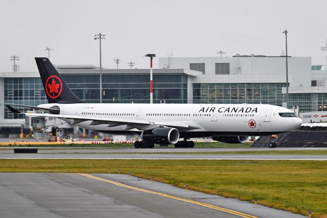 Airbus A330-300 (C-GFAF)