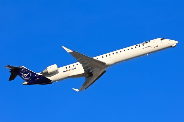 Canadair Regional Jet CRJ-900 (D-ACNV)