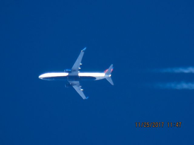 Boeing 737-900 (N802DN)