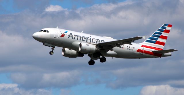 Airbus A319 (N741UW) - On final is this 2000 American Airlines Airbus A321-112 in the Summer of 2020.