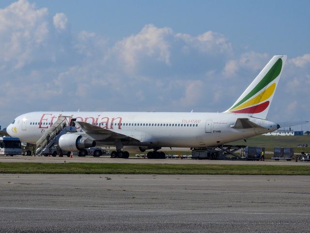 BOEING 767-300 (ET-AMG)