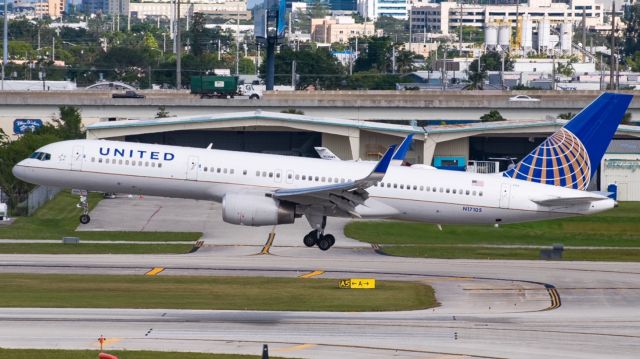 Boeing 757-200 (N17105) - Arriving from EWR.