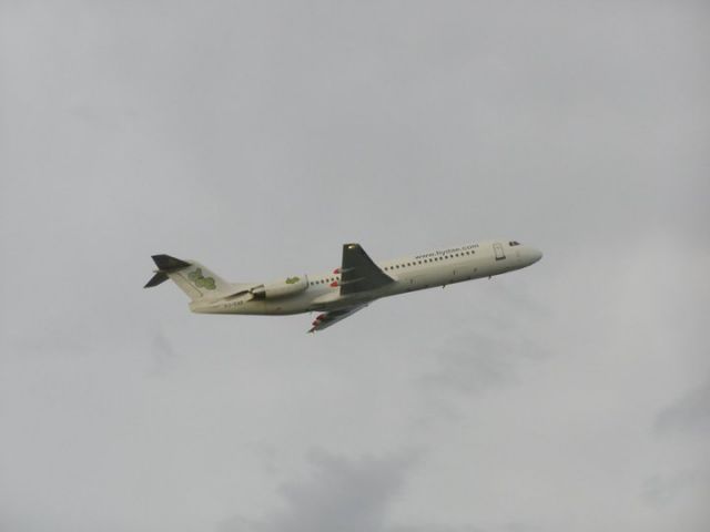 Fokker 100 (PJ-DAB) - take off