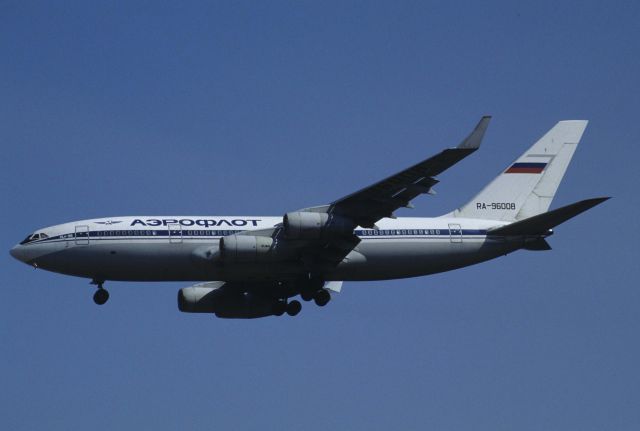 Ilyushin Il-96 (RA-96008) - Final Approach to Narita Intl Airport Rwy34L on 1999/02/25