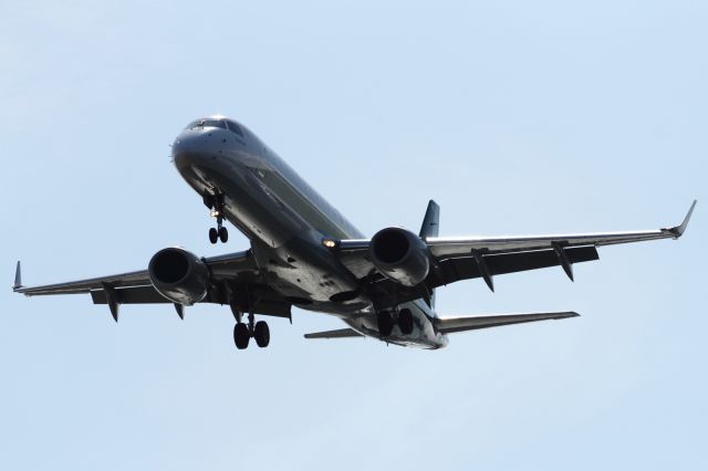 Embraer ERJ-190 — - Approaching London City Airport.