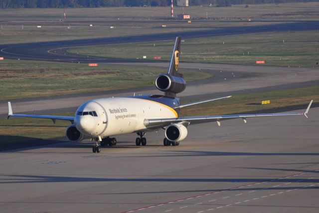 Boeing MD-11 (N254UP) - Nice reflection of 3rd engine on top of the fuselage