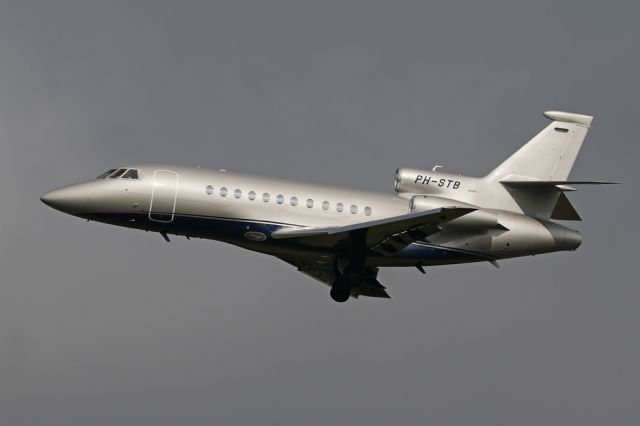 Dassault Falcon 900 (PH-STB) - Plain but stylish Falcon 900 departing into the remains of the fog at Manchester.