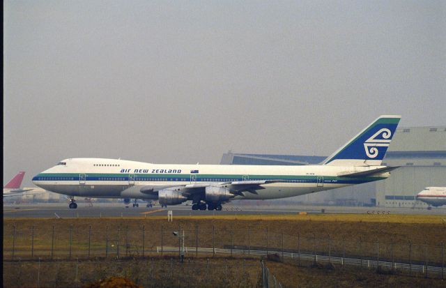 Boeing 747-200 (ZK-NZW) - Departure at Narita Intl Airport Rwy34 on 1988/11/23