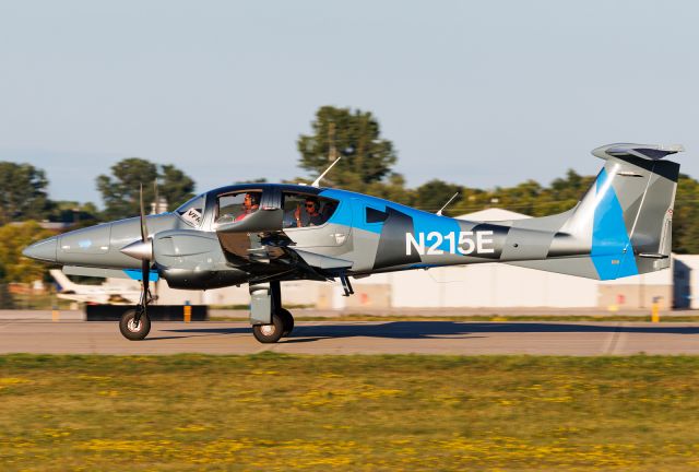 Diamond DA-62 (N215E)