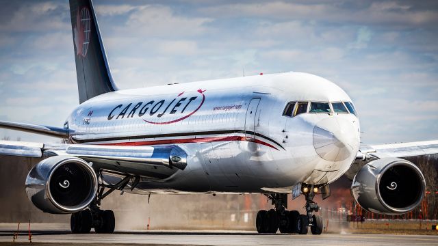 BOEING 767-200 (C-FMCJ)