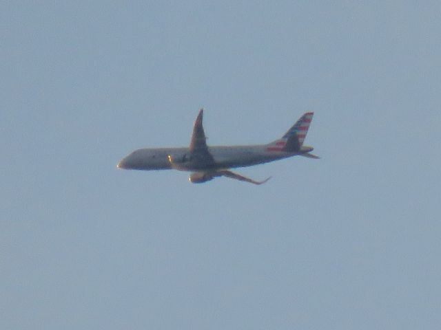 Embraer 175 (N274NN)