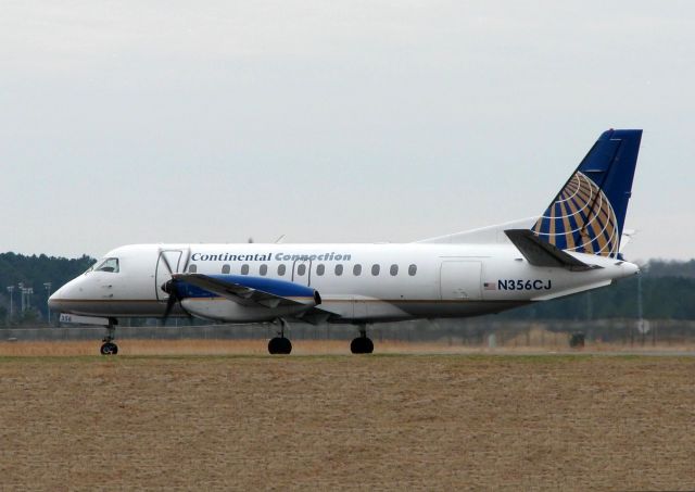 Saab 340 (N356CJ) - Taxiing to the active at Shreveport Regional.