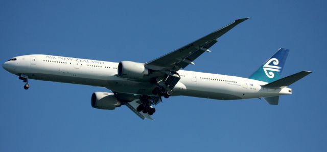 Boeing 777-200 (ZK-OKM) - On Final 28L, 02-16-2015.  a rel=nofollow href=http://flightaware.com/live/flight/ZKOKM/history/20150216/0630Z/NZAA/KSFOhttp://flightaware.com/live/flight/ZKOKM/history/20150216/0630Z/NZAA/KSFO/a