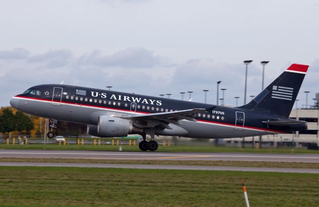 Airbus A319 (N737US) - At the very moment of lift off. RW28.