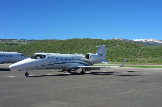 Learjet 60 (N298EF)