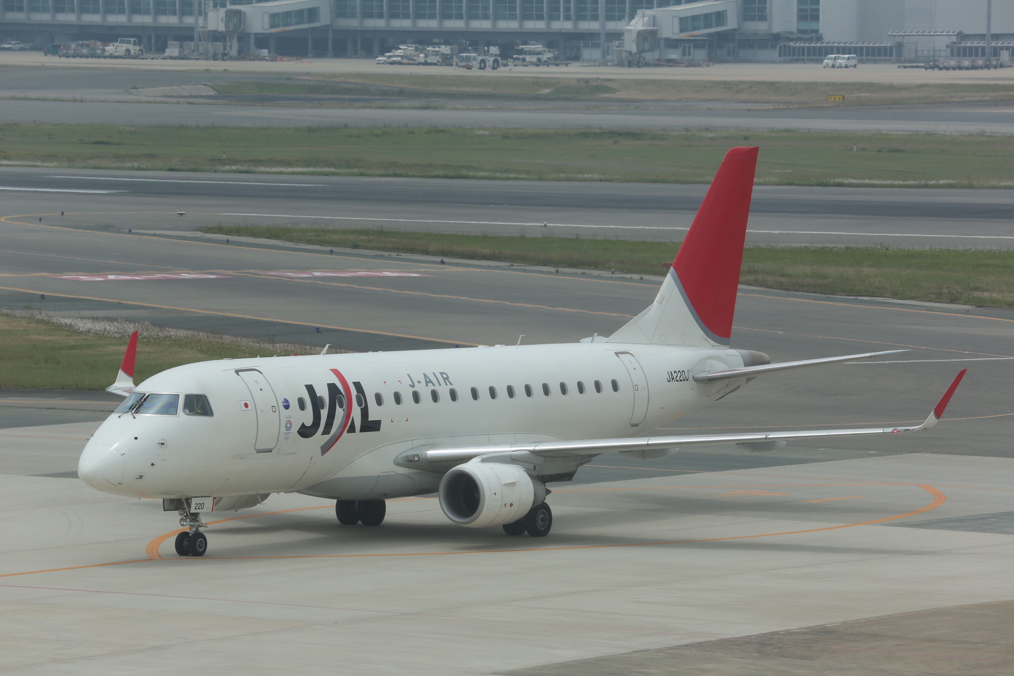 Embraer 170/175 (JA220J)