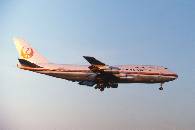 BOEING 747-300 (JA8163) - Final Approach to Narita Intl Airport Rwy16 on 1985/11/04