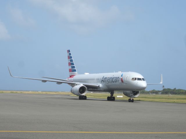 Boeing 757-200 (N185AN)