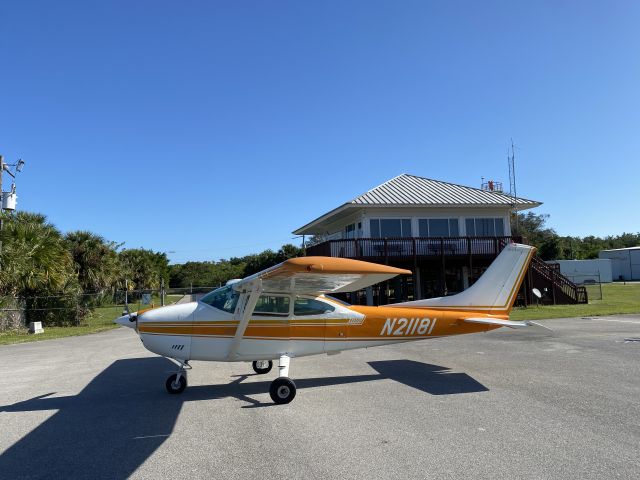 Cessna Skylane (N21181)