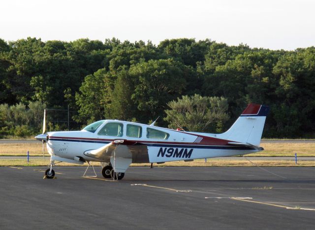 Beechcraft 35 Bonanza (N9MM)