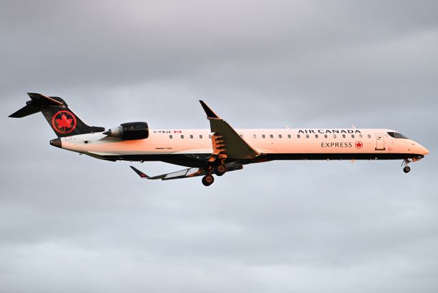 Canadair Regional Jet CRJ-900 (C-FBJZ)