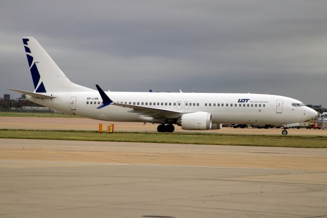 Boeing 737 MAX 8 (SP-LVM) - Taxiing to Stand 225 on 18-Feb-23 operating flight LOT291 from EPWA.