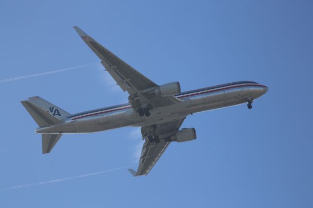 BOEING 767-300 (N354AA)