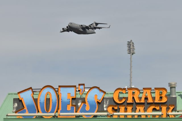 Boeing Globemaster III (99-0055) - Dropping in for Lunch at Thunder Over Louisville.