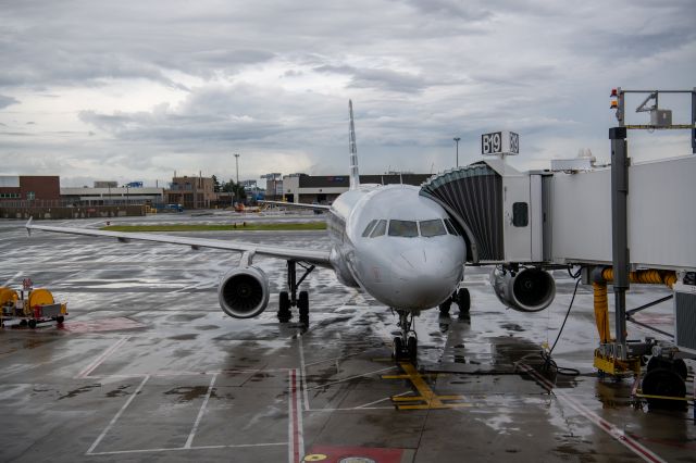 Airbus A319 (N829AW)