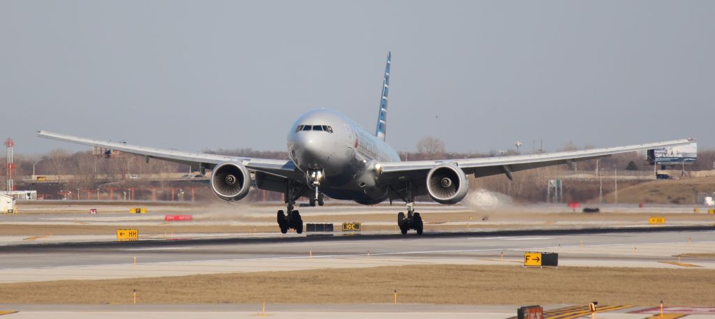 Boeing 777-200 (N788AN) - EDFF - KORD